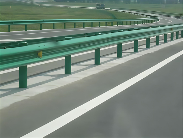 武威高速护栏板守护安全广泛应用于多个行业